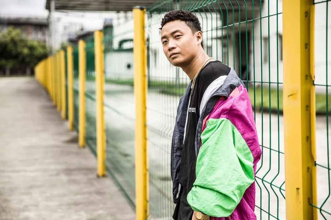 1……无数"首位"光环环绕的 肖杰将担任本次赛事 locking项目的裁判.