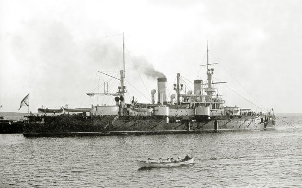 塞瓦斯托波尔号战列舰塞瓦斯托波尔号和波尔塔瓦号战列舰同级,由