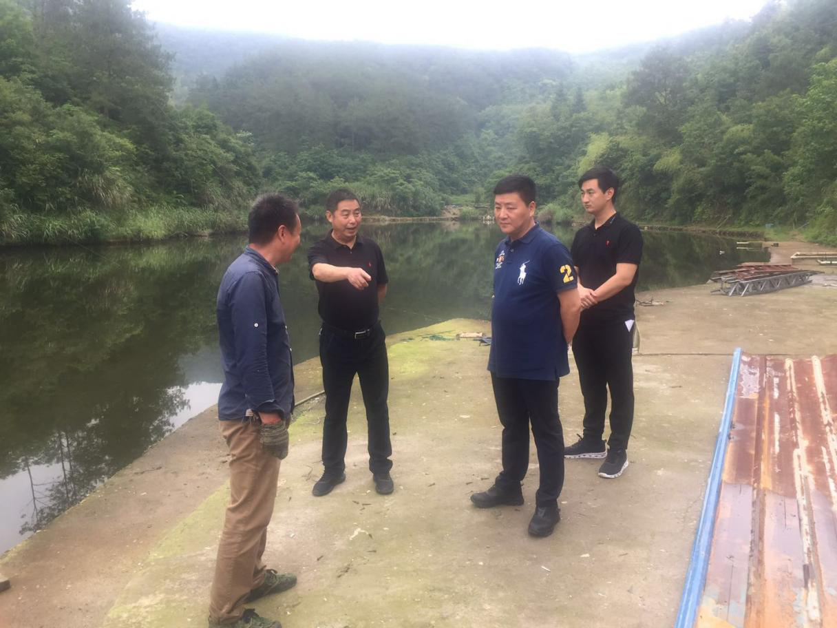 松溪县副县长花建屹实地督查饮用水源地整治工作