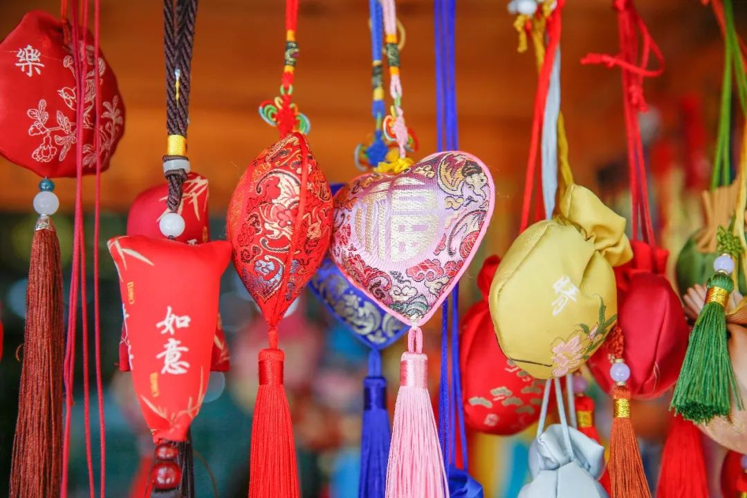 端午时节挂香囊,余天成堂香囊销售火爆~_样式
