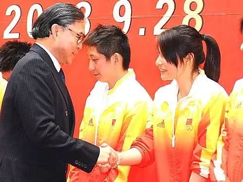 普通家庭出身的女孩怎么做才能嫁给有钱人下