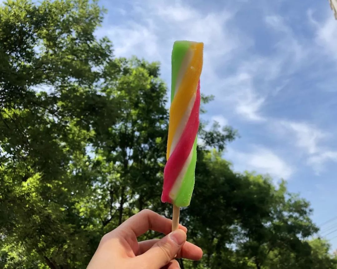 开心果这个冰棍的名字有很多种,有叫开心果的有叫七个小矮人的.