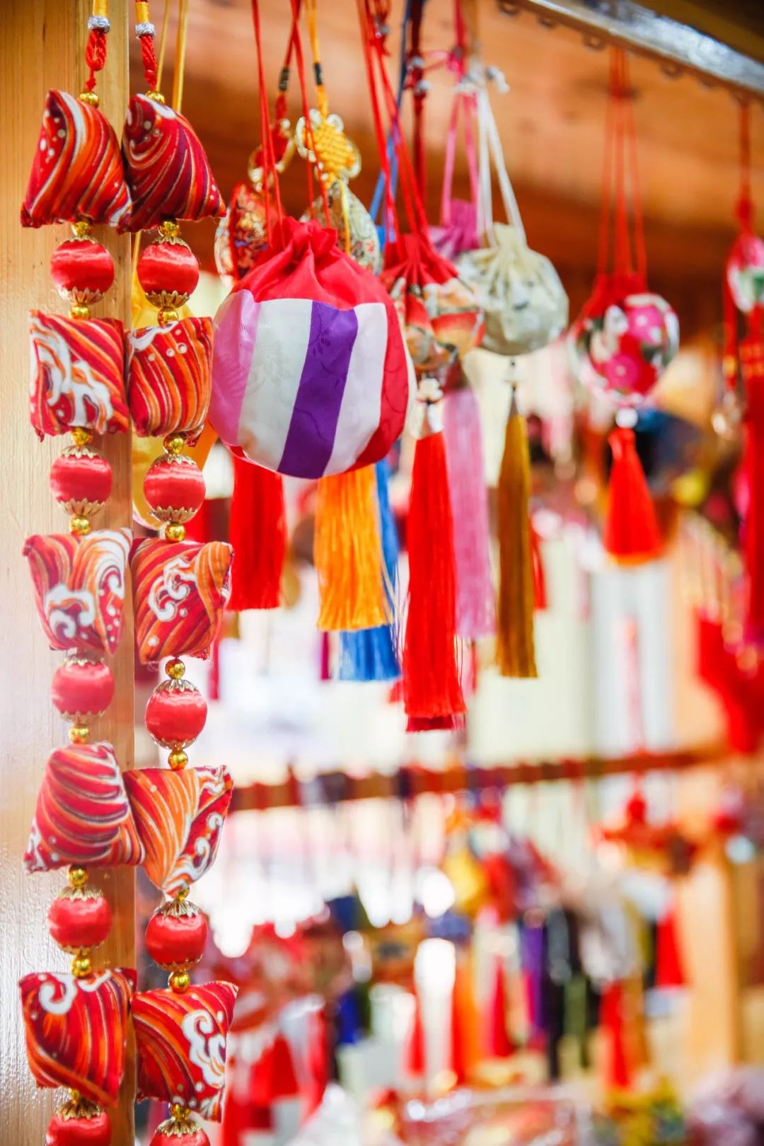 端午时节挂香囊余天成堂香囊销售火爆