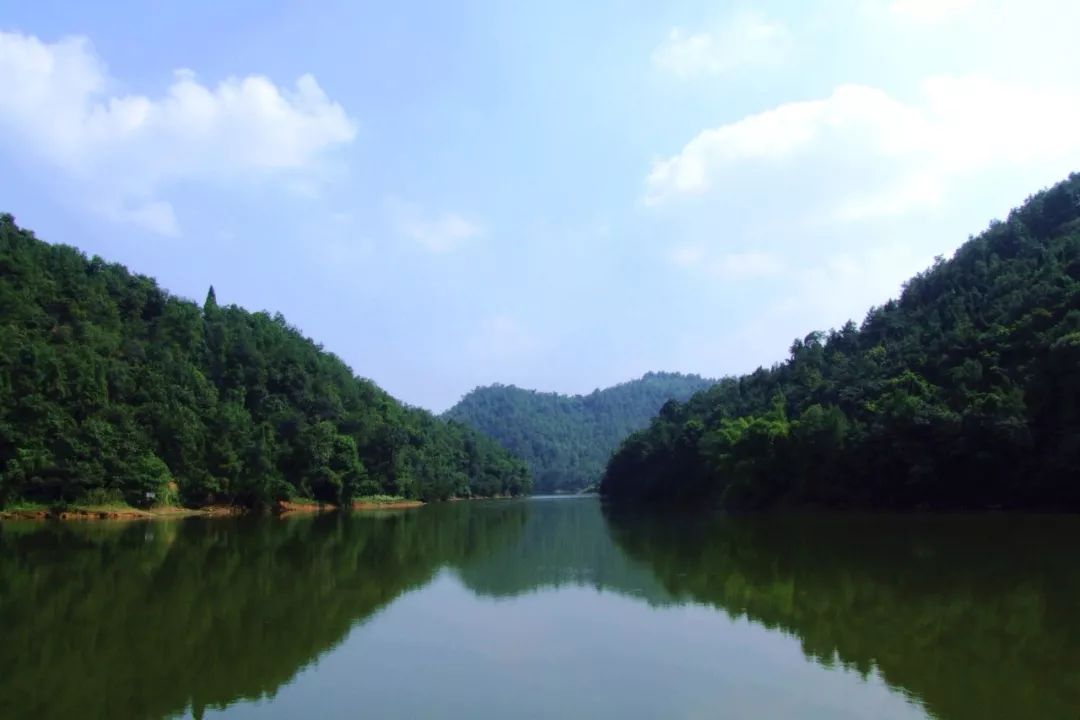 地址:眉山市彭山区仙女湖门票:免费温馨提示:周边很多农家乐,可以自由