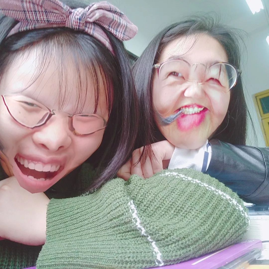 和朋友的自拍照能沙雕到什么程度