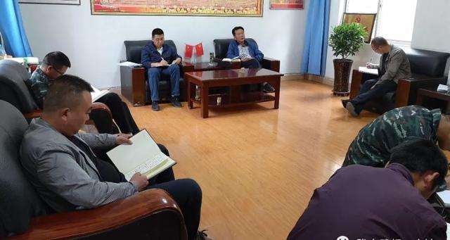 贾周云深入五库镇检查指导易地扶贫搬迁工作