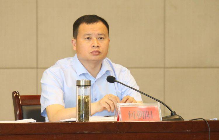 最后,何朝阳同志要求各地各部门要高度重视,以强烈的使命感和责任感做