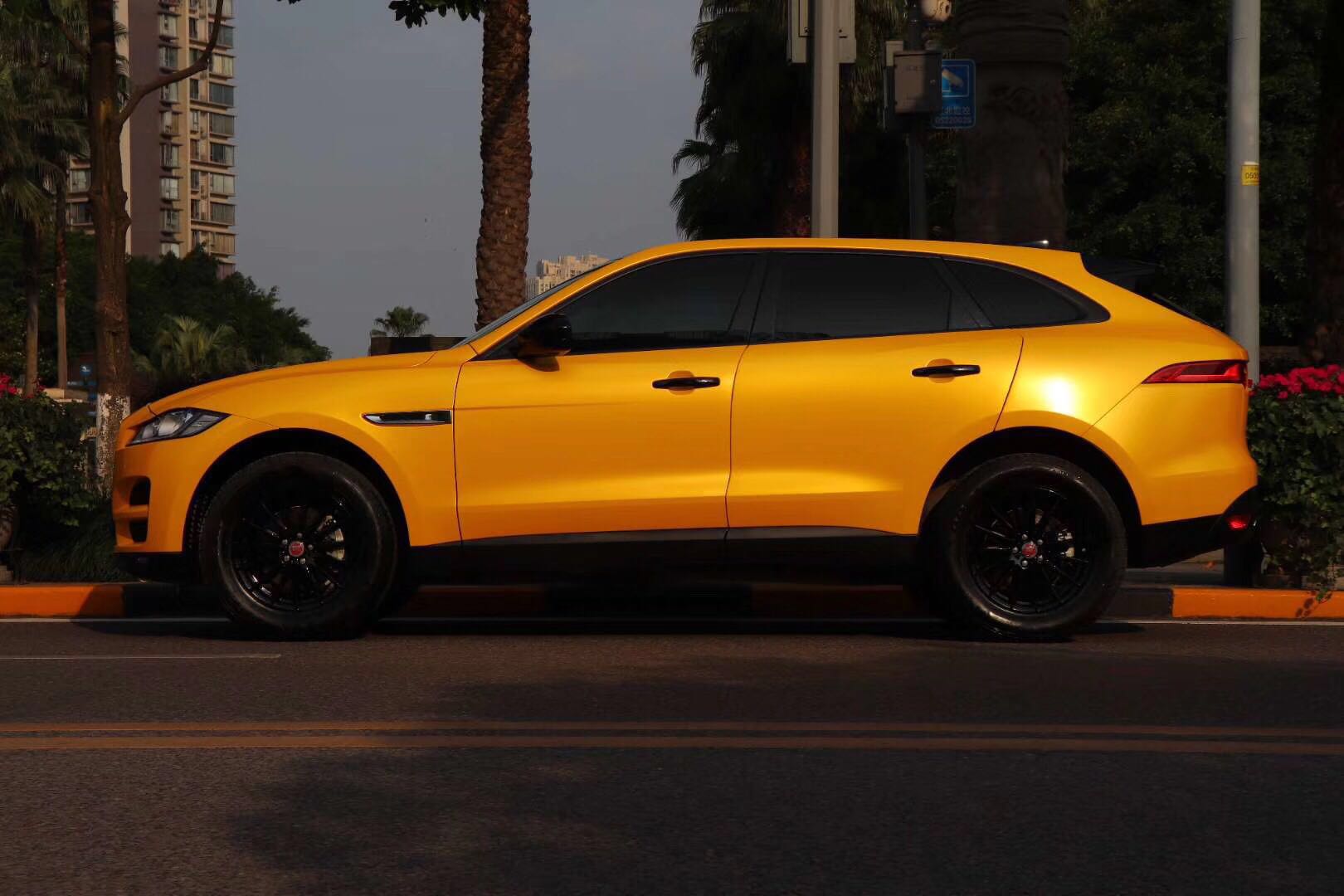 野性不改 捷豹e-pace改色电光黄