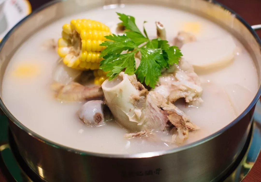 一口入魂猪骨煲年销量超1000吨这位澳门餐饮大亨终于登临宁波