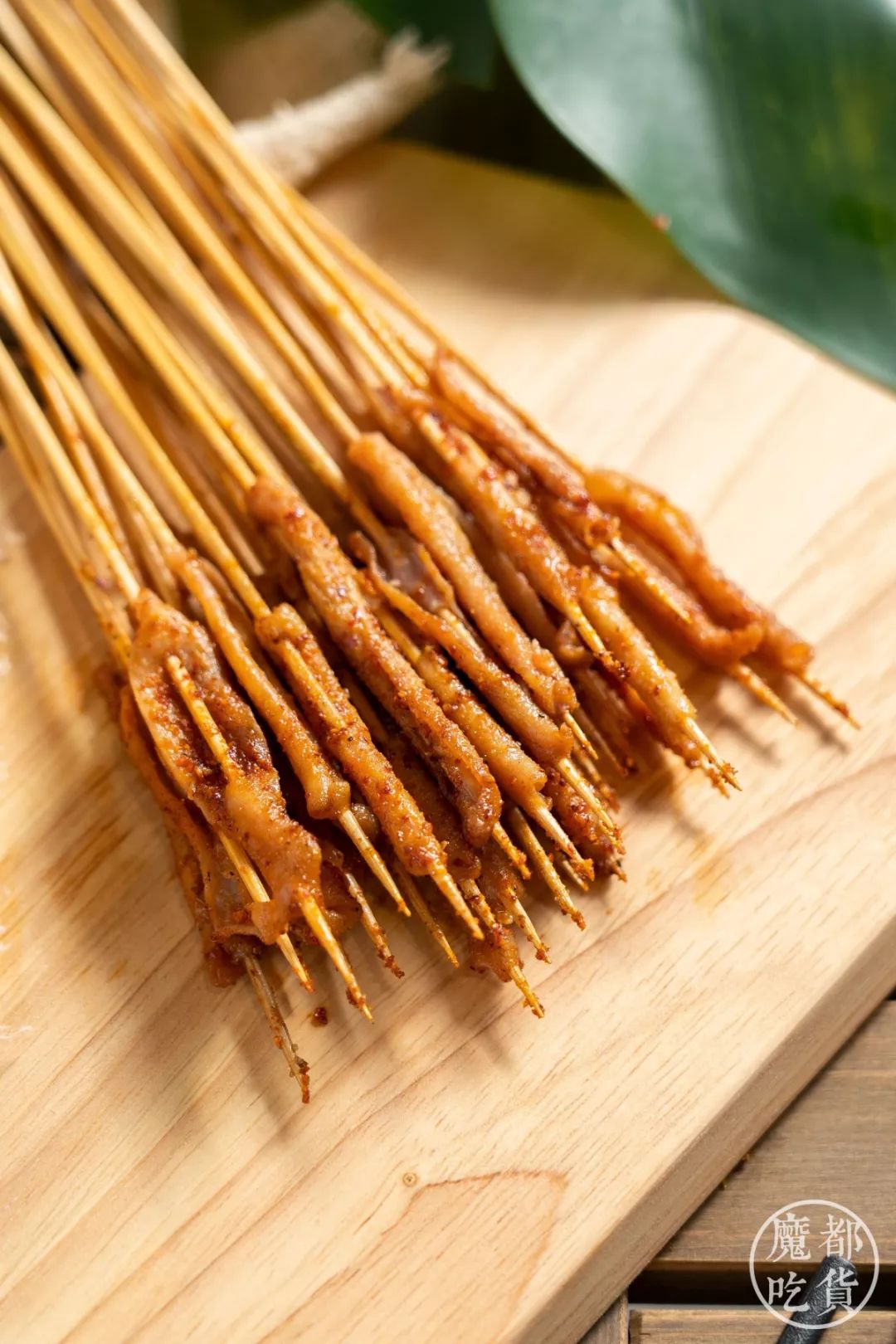 泛着油光和辣椒的鸭肠一齐涌进嘴里的那一刻只觉得满嘴的香!