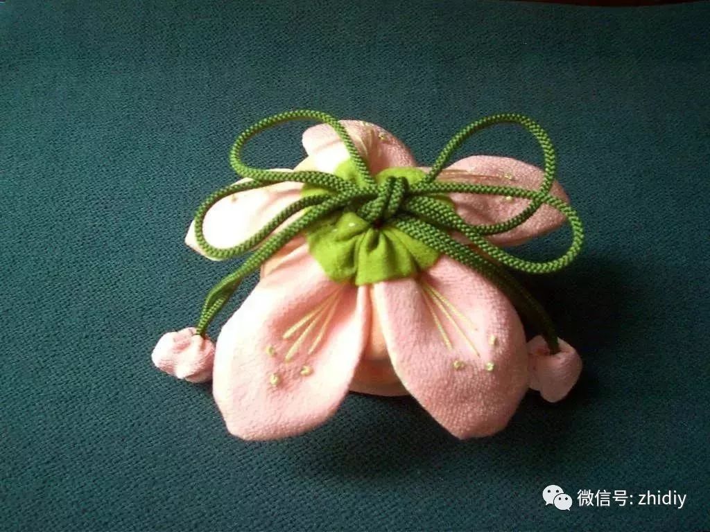 剪几块碎布,diy 了个束口袋,夏天秀出来美美哒(附布艺花教程)