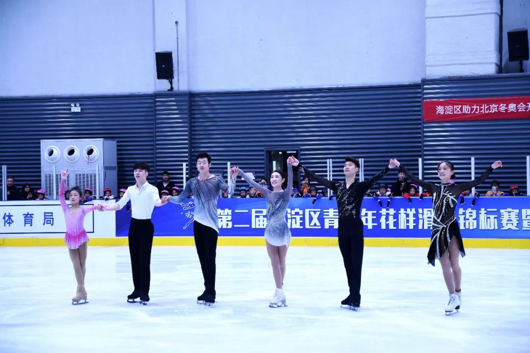 我喜欢你笑靥如风济南研学200余名学生体验世纪星滑冰