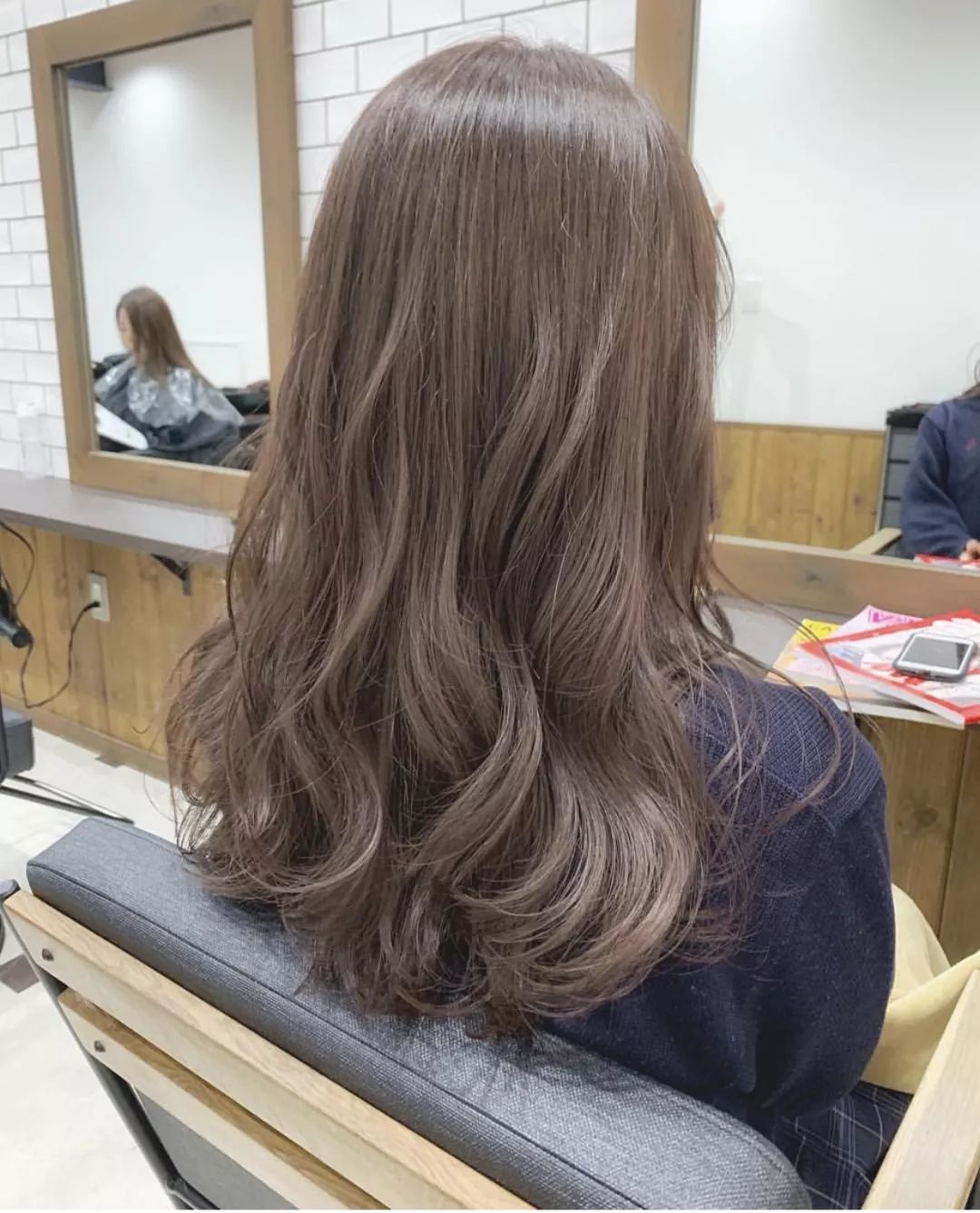 发型欣赏中长发水波纹卷