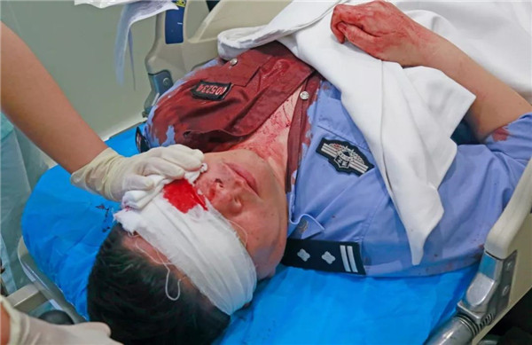 警号005234被鲜血染红致敬