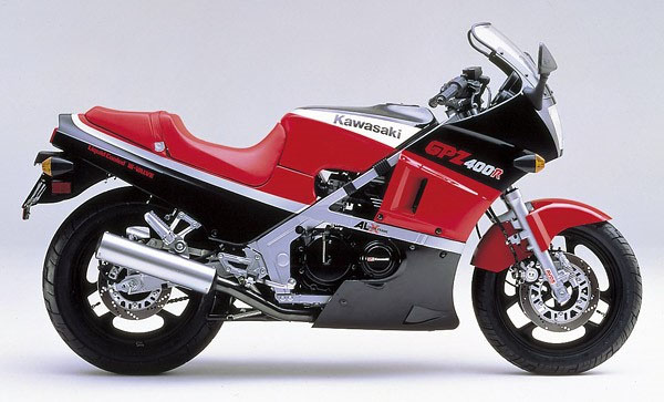 路边一辆僵尸车竟然是曾经的王者1985年川崎gpz400r