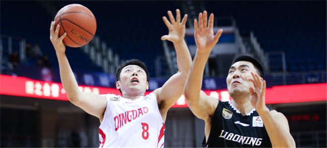 67今年夏天,青岛队从浙江队引进了后卫江凯,周湛东的生存空间愈发