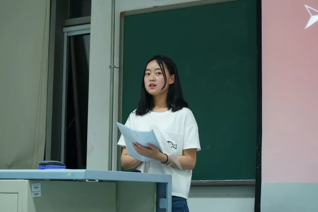 此外,王文绪老师和学术办公处的部长们也参与了此次读书分享会,与大家