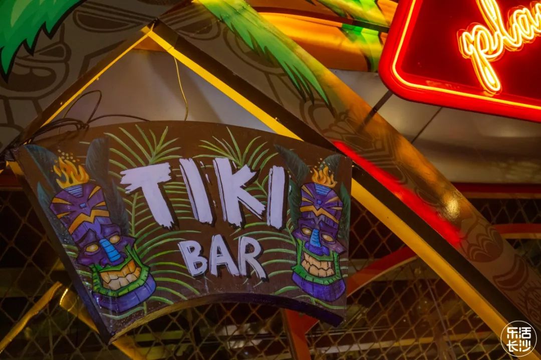 这家藏在渔人码头的酒吧,让我一秒穿越到椰树海滩的夏威夷海岸._tiki