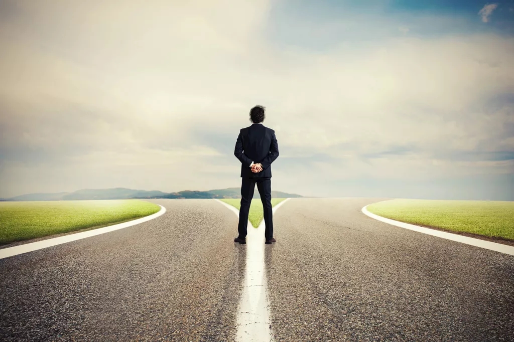 安排了星光大道的同龄人面临着生活的重重考验我站在人生的关口上25岁