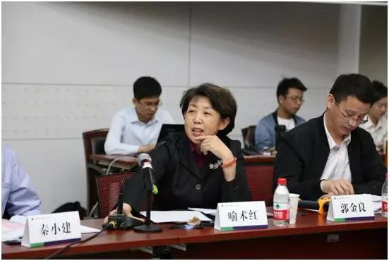 喻术红教授认为劳动法上存在的许多问题实质上涉及宪法相关的理解与