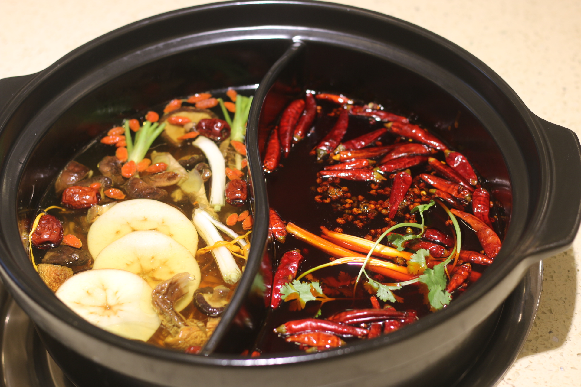 蜀皇全牛宴牛肉汤锅了解人们所需,紧扣时下人们喜爱的饮食主题,研发出