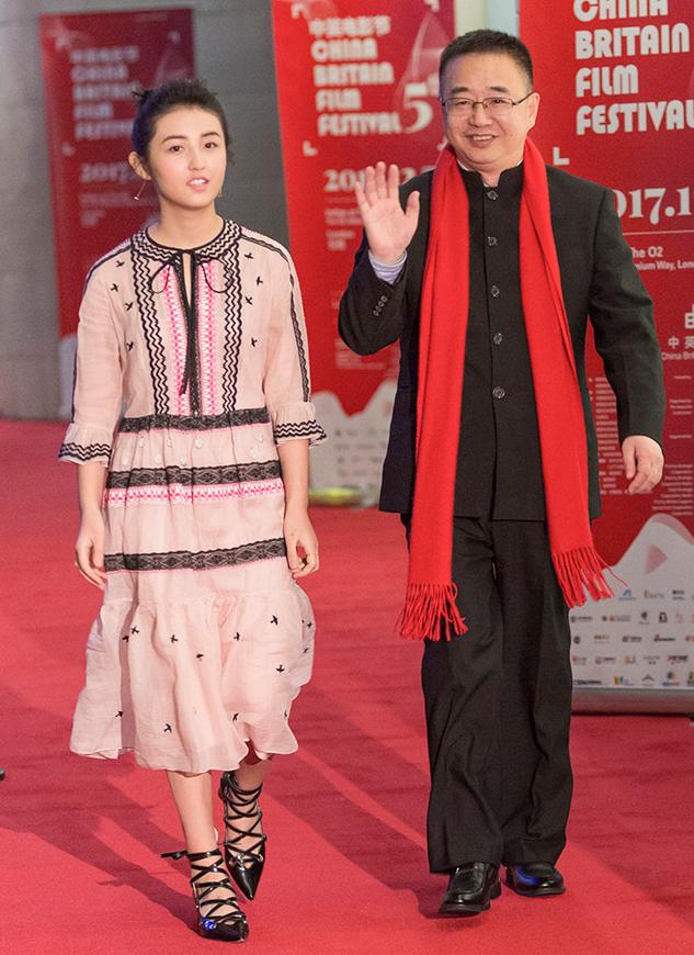 林妙可,9岁就凭借奥运会献唱被全国人民熟知;张子枫,也是9岁被冯小刚