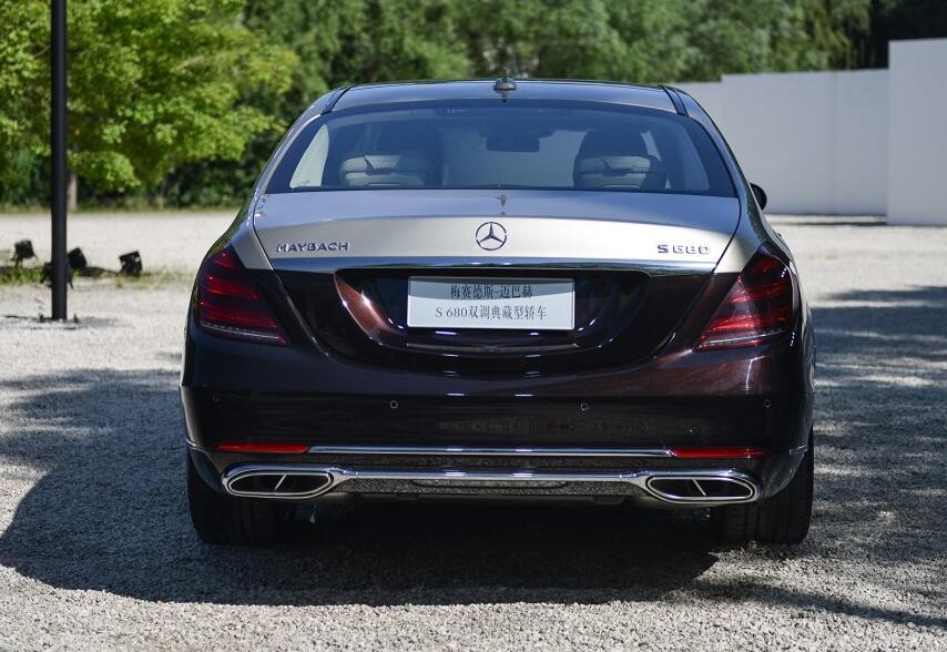 全新奔驰迈巴赫s级实车亮相双色车身豪华内饰就像移动宫殿
