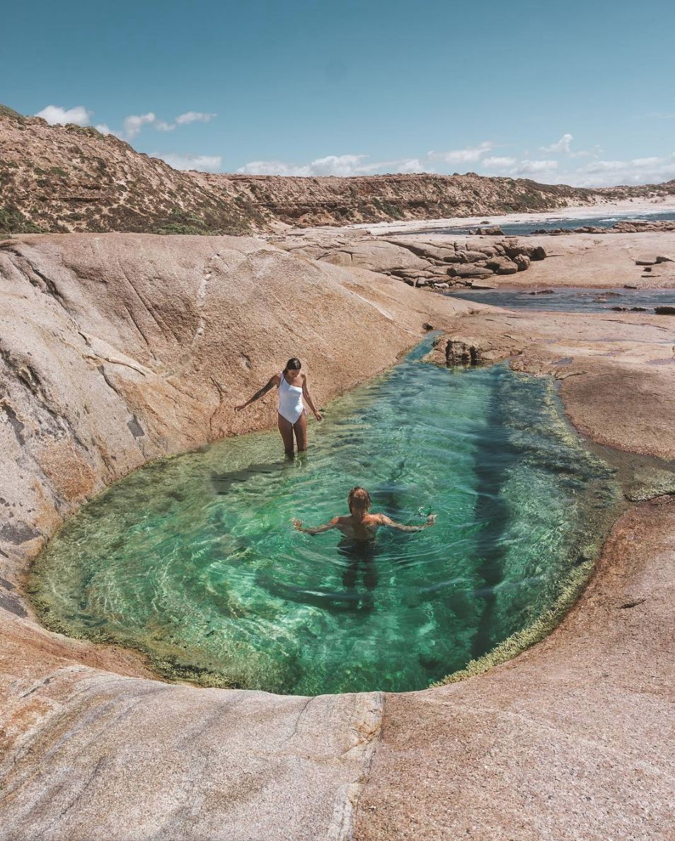 比无边泳池更仙去澳大利亚泡大自然开凿的天然泳池