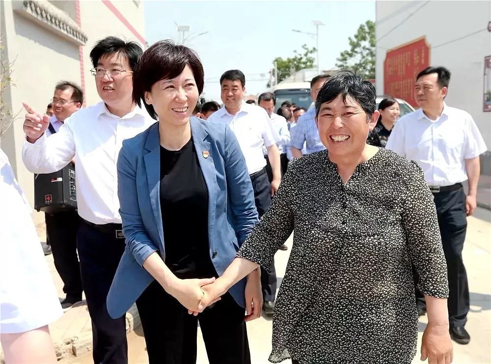 关注全市脱贫攻坚暨乡村振兴推进会召开