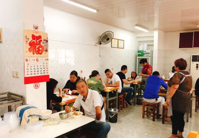 营业时间:8:00-15:00·地址:塘南路井亭新村斜对面|胖妹馄饨|阿姨们