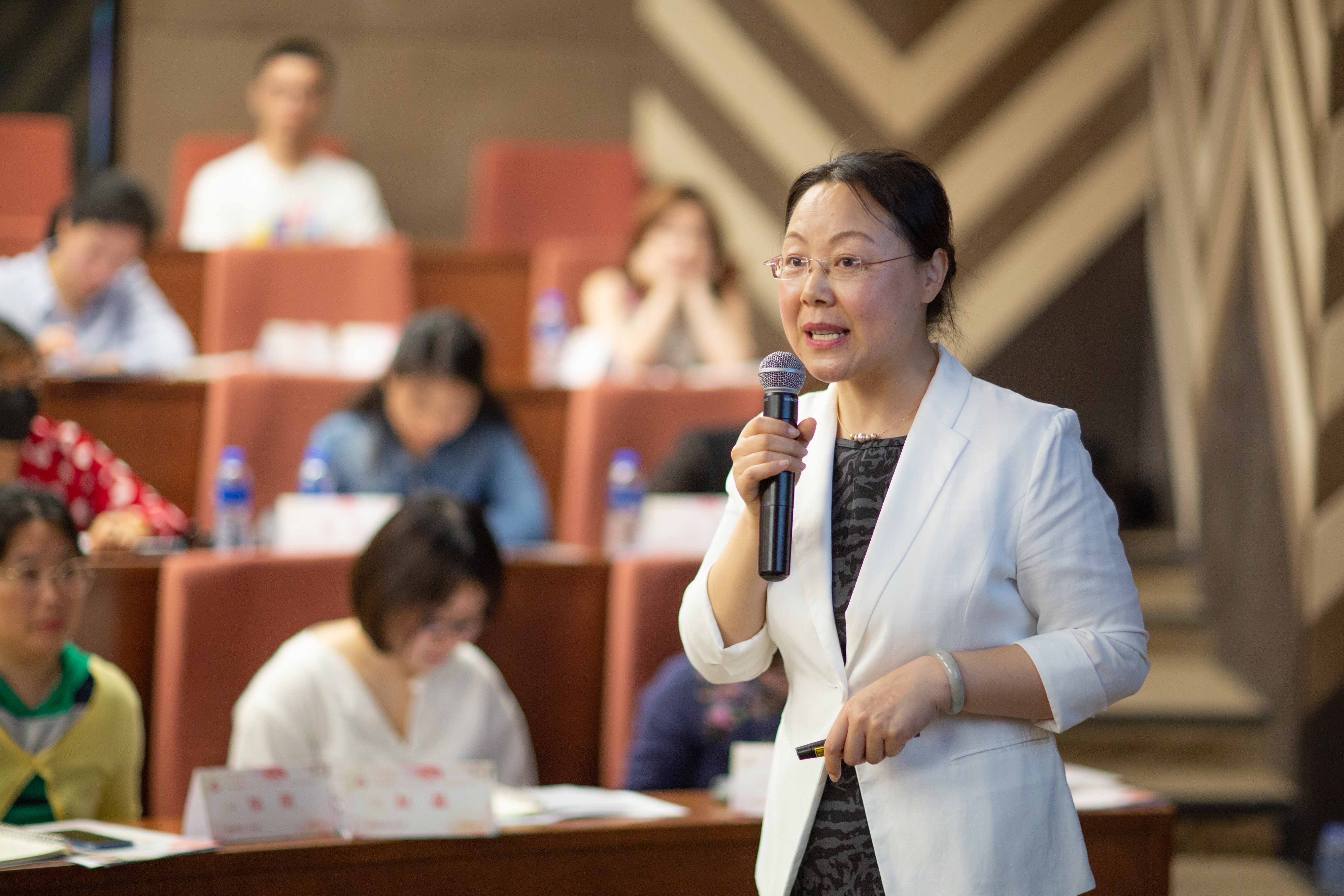 上午,人力资源特聘顾问董铭霞老师和上海市华诚律师事务所合伙人周雪