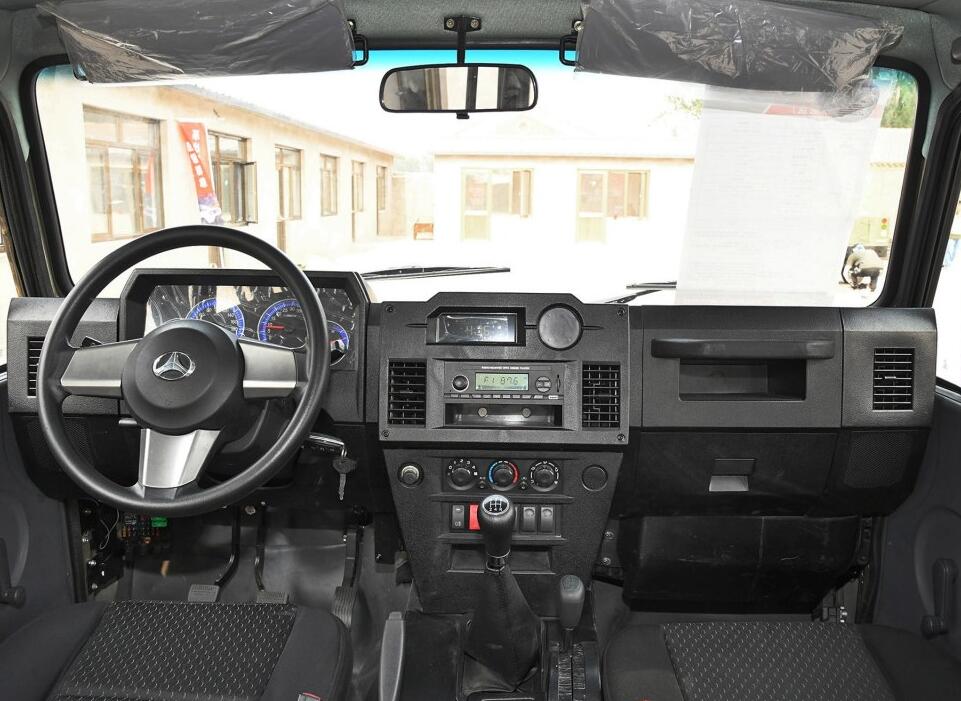 首台新款北汽bj212亮相,勇士内饰 全新底盘,7万元的硬派越野车