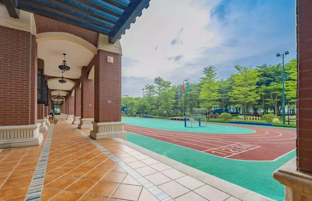 容闳幼儿园实拍图03好的地段犒赏成功人生华发61国宾壹号位于城市