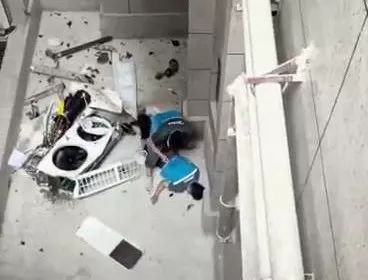惨剧市区一小区17楼装空调时外机掉落13楼空调安装工不幸被砸身亡