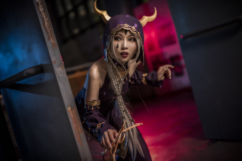 cos正片第五人格祭司菲欧娜美腿修长自带神秘