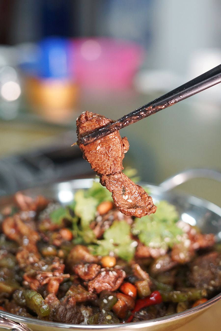 广场附近这家店的桂北菜要火,醋血鸭只要9.9元!还有烧烤,小龙虾.