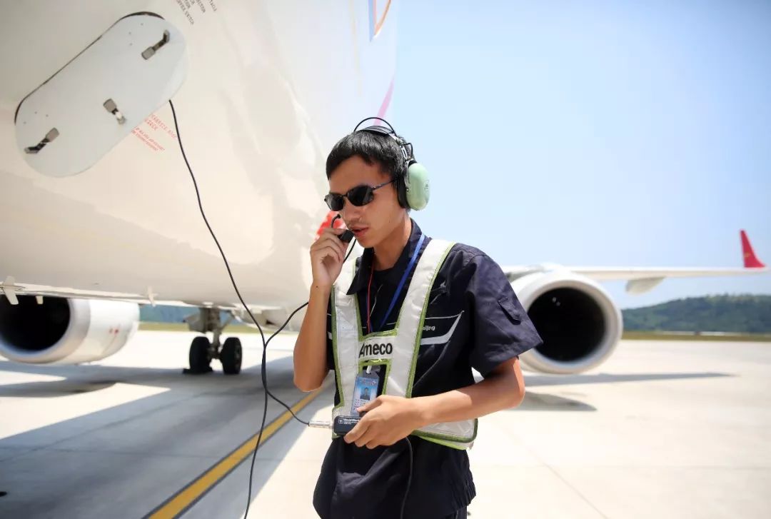 十堰武当山机场地勤机务维护不能让飞机带着半点问题上天