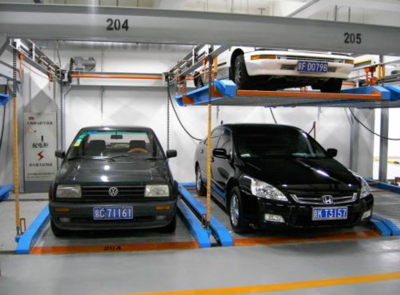 停车场很多的车位,每个车位都是一个小方格子,当我们的车头对着里面的