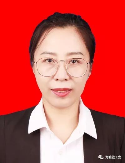 张敏 海城市第四中学教师张敏从教24年,教学精益求精,课堂妙趣横生