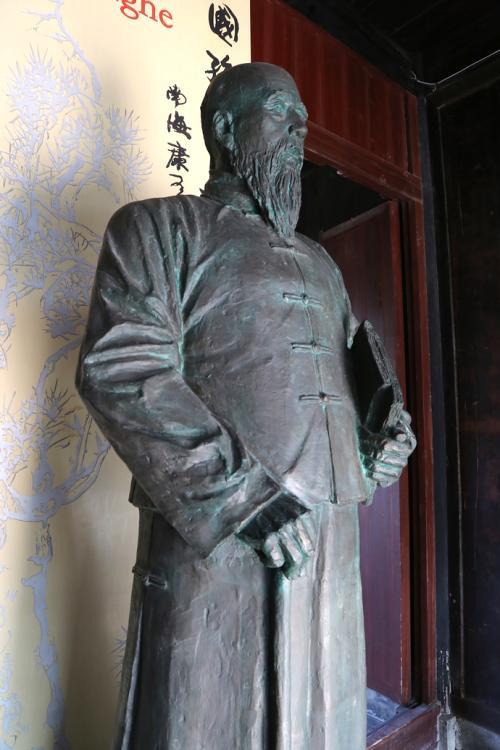 我们不可否认的是,翁同龢绝对是一位爱国英雄,但是翁同龢的后人就