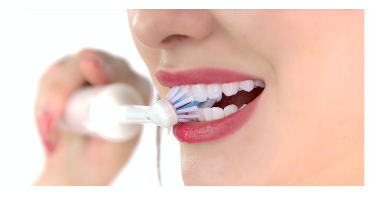 刷头和牙龈呈75°,深层呵护清洁牙龈沟,刷毛夹角15°,更好清洁牙面