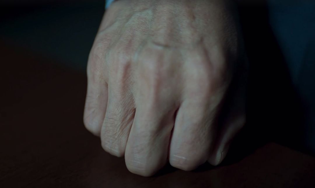 当马云波去找市长陈长泽的时候,他没有直接敲门,而是等市长在屋里敲了