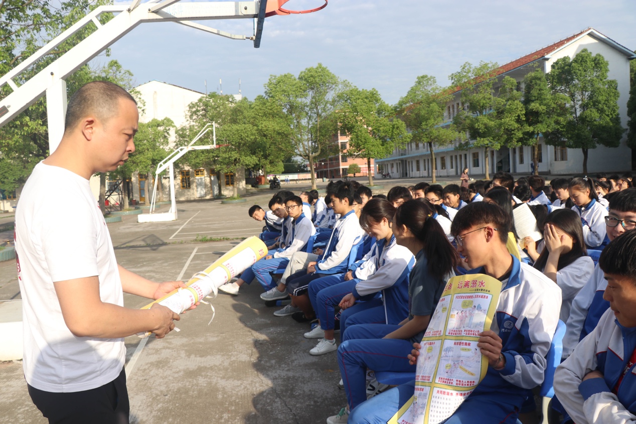 增强师生安全意识共建和谐平安校园澧县四中开展安全知识普及讲座