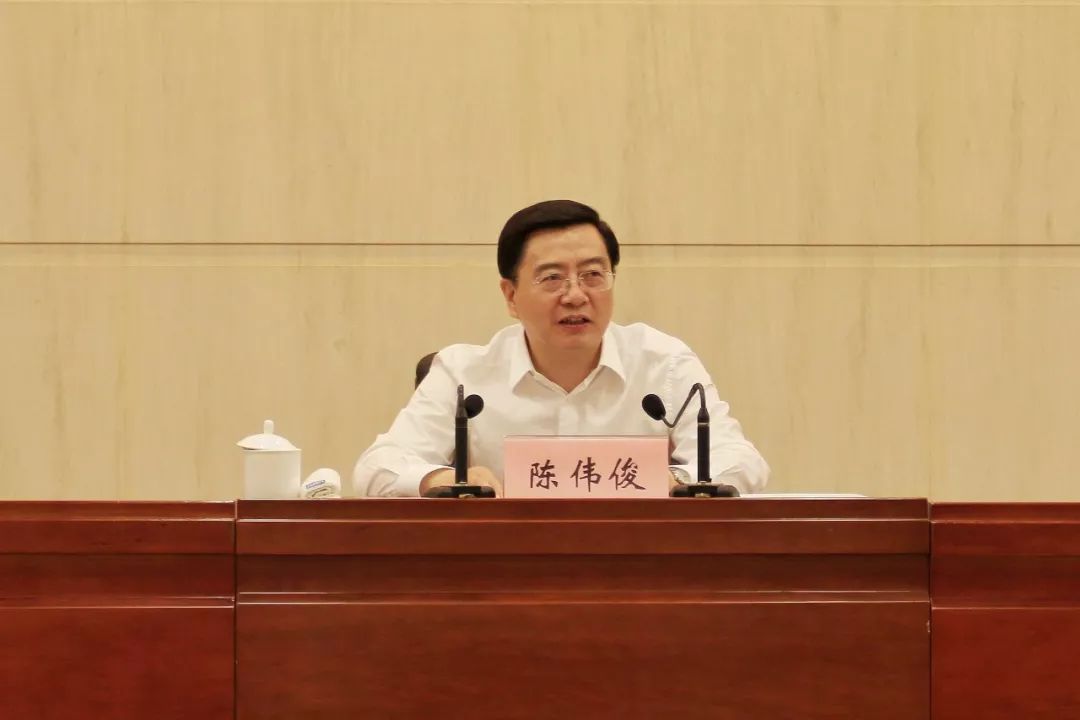 由温州市委副书记,市长姚高员主持,市领导葛益平,陈作荣,胡剑谨,王军