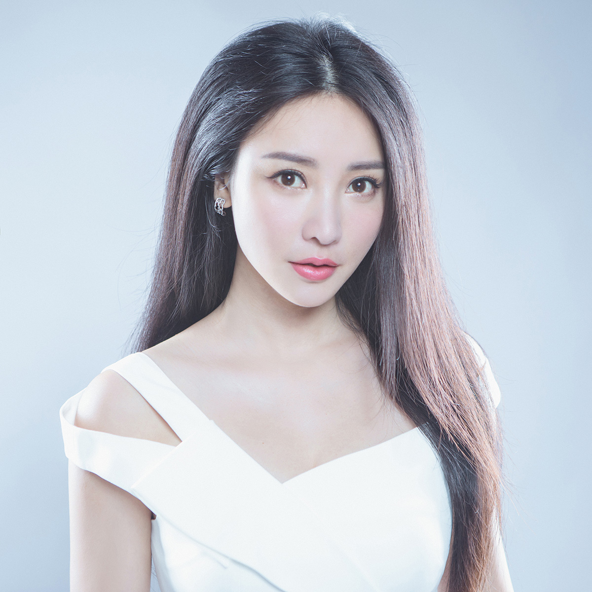 5月31日,她将现身江苏如皋,出席2019"心动一下"互联网星光盛典,携手