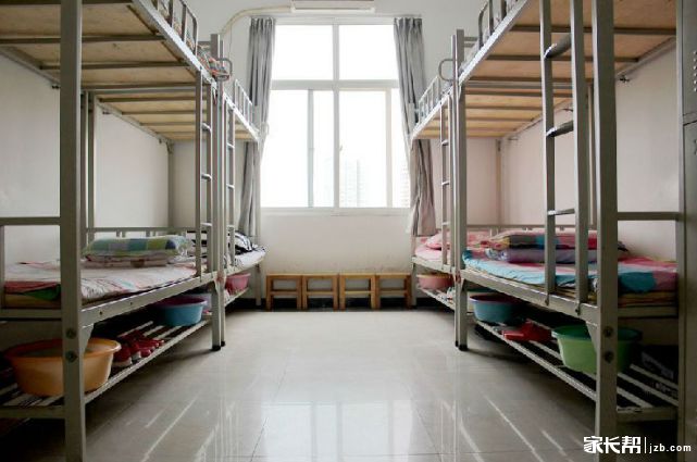 给孩子选择目标高中必看:郑州一二批次高中住宿条件大对比_宿舍