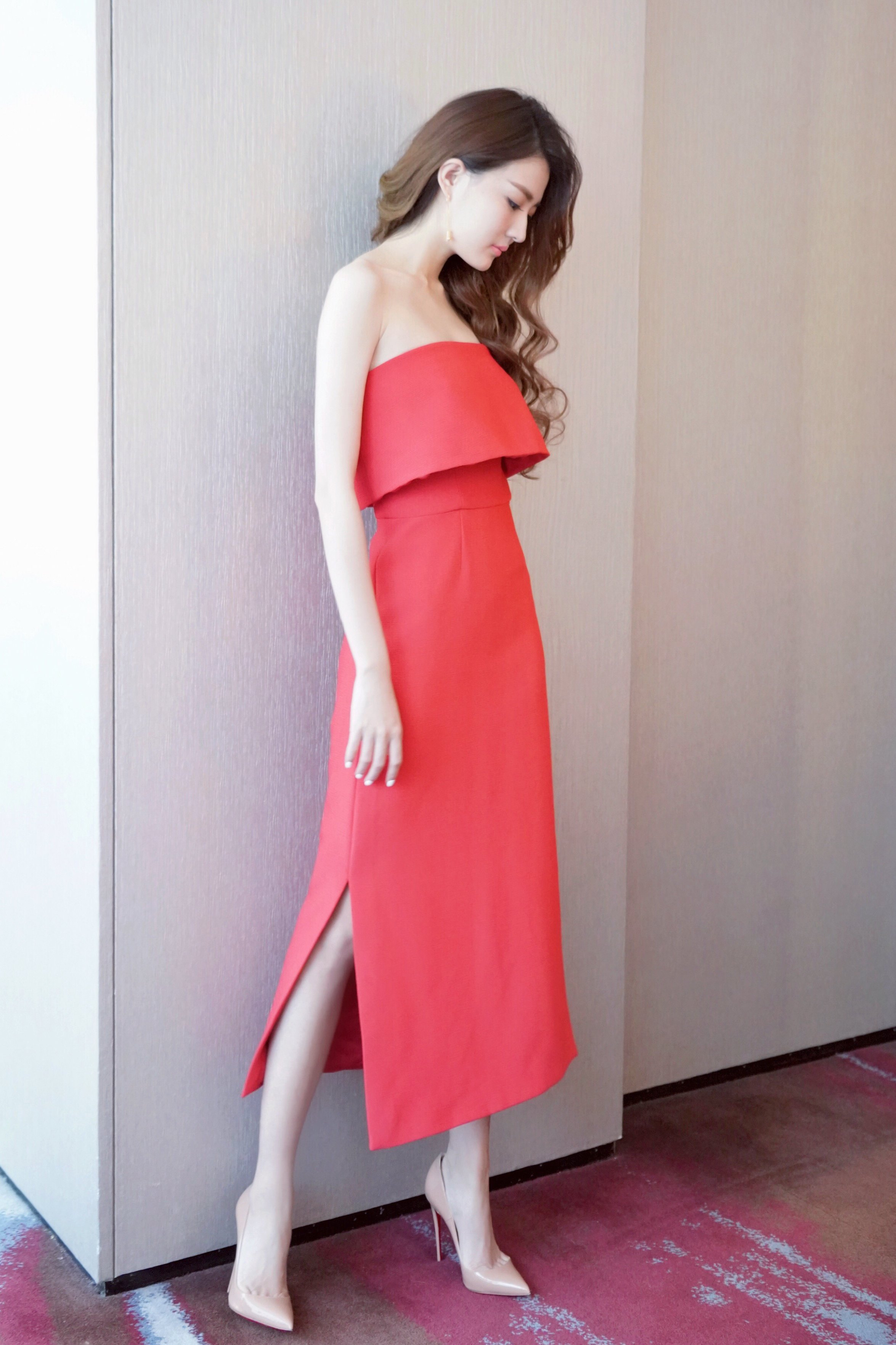 同时也能在视觉上增加胸围的既视感,再配上徐璐迷人的甜笑,这大概就是