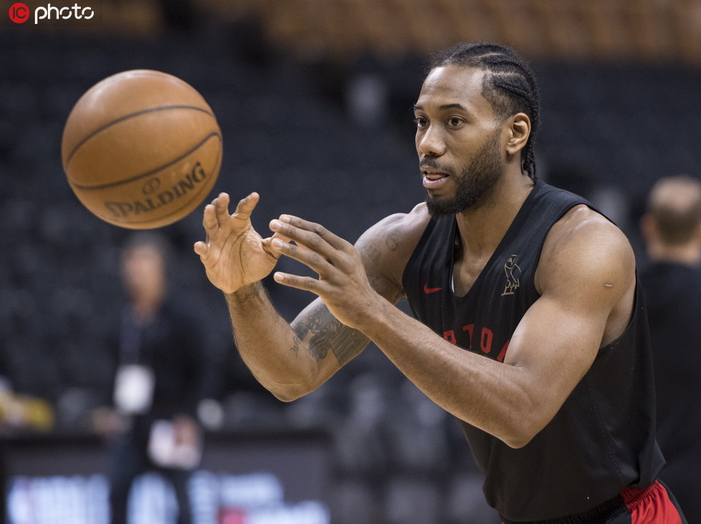 高清图:猛龙备战总决赛 伦纳德罕见露笑容