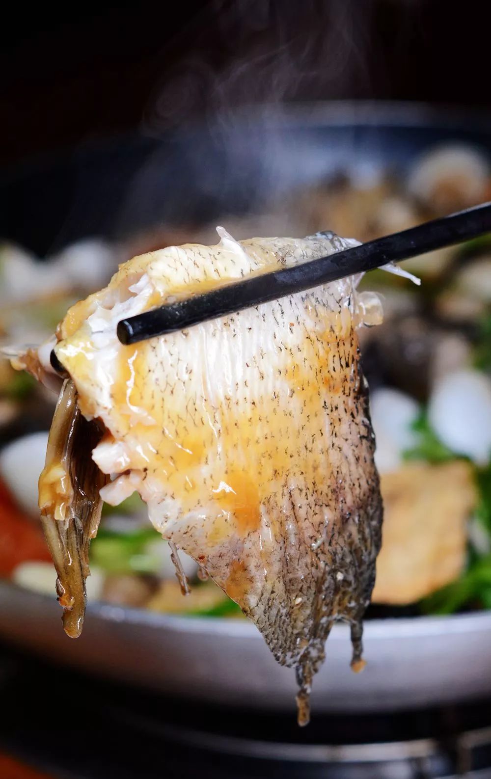 顺德震撼大盘鱼,人均28六人食到扶墙!4斤 大头鱼,创意花椒煮出鲜嫩!