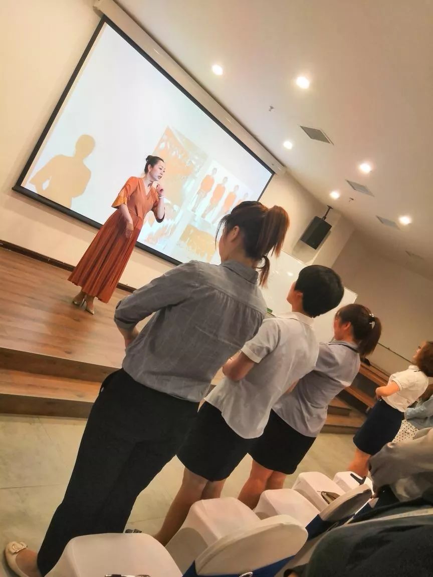 第一场 形体礼仪气质培训-盛葳店长是一个品牌运营的关键,为不断提升